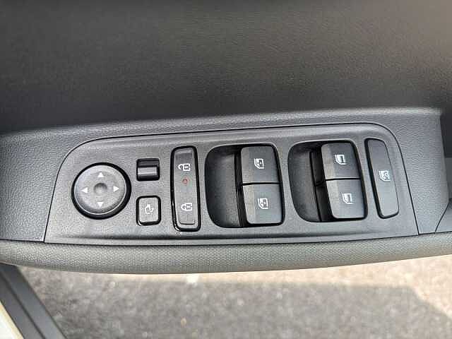 Hyundai INSTER 85kW 02 49kWh 5dr Auto Beige