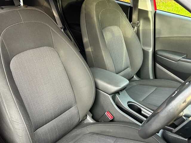 Hyundai KONA 1.6 h-GDi Premium SUV 5dr Petrol Hybrid DCT Euro 6 (s/s) (141 ps) Red