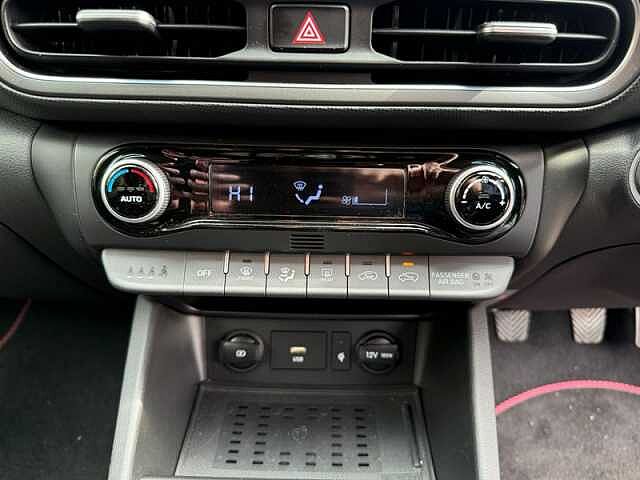 Hyundai KONA 1.0 T-GDi MHEV Premium SUV 5dr Petrol Hybrid Manual Euro 6 (s/s) (120 ps) Red