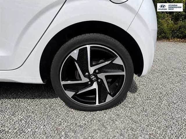 Hyundai I10 1.2 Premium Hatchback 5dr Petrol Auto Euro 6 (s/s) (84 ps) White