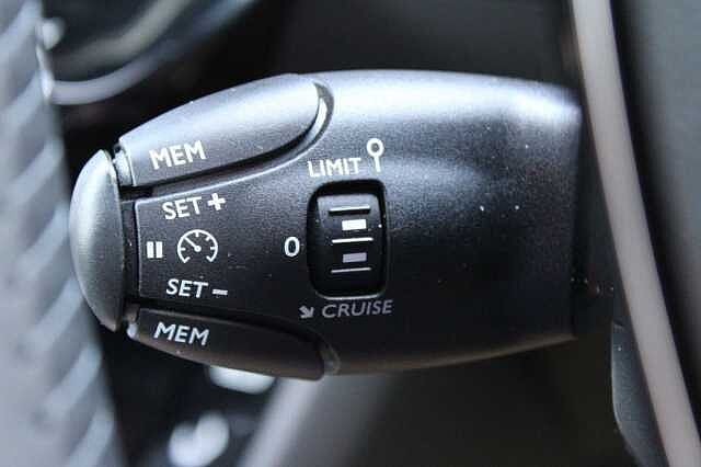 Peugeot 2008 1.2 PureTech Allure Euro 6 (s/s) 5dr