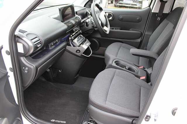 Hyundai INSTER Long Range 49kWh 02 Auto 5dr White