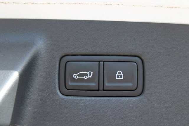Hyundai SANTA FE 1.6 T-GDi 13.8kWh Premium Auto 4WD Euro 6 (s/s) 5dr (7Seat) White