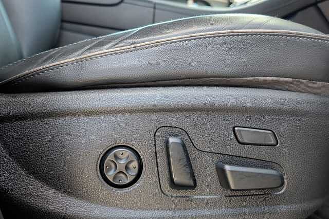 Hyundai SANTA FE 1.6 TGDi Hybrid Ultimate 5dr 4WD Auto
