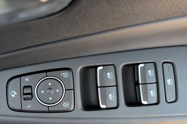 Hyundai SANTA FE 1.6 TGDi Hybrid Ultimate 5dr 4WD Auto