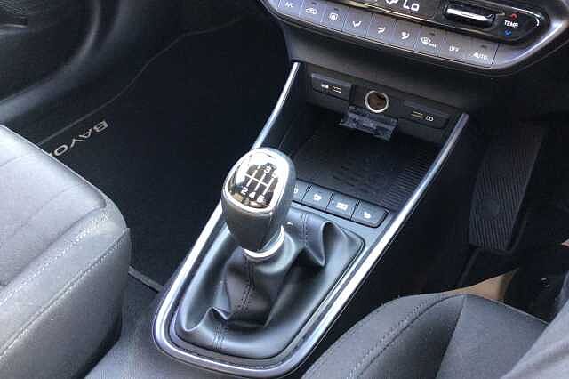 Hyundai BAYON T-GDI PREMIUM MHEV Dragon Red