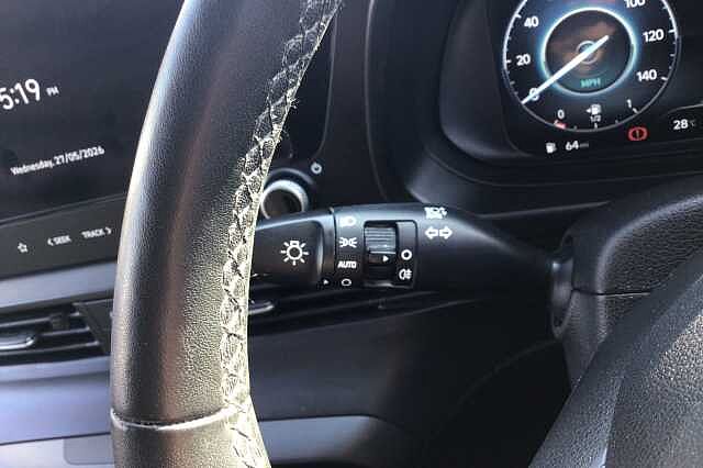 Hyundai BAYON T-GDI PREMIUM MHEV Dragon Red