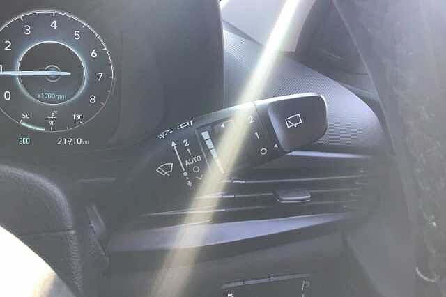 Hyundai BAYON T-GDI PREMIUM MHEV Dragon Red