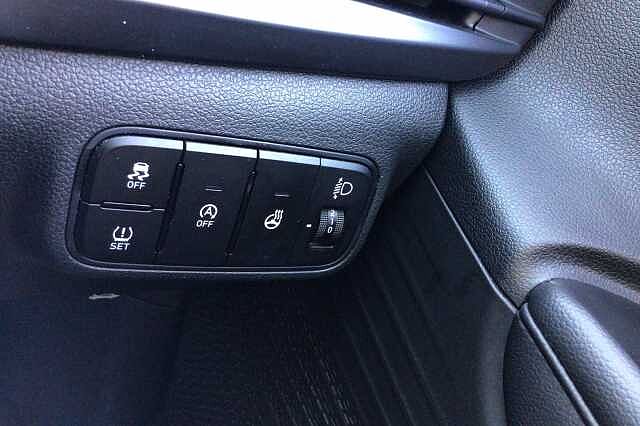 Hyundai BAYON T-GDI PREMIUM MHEV Dragon Red