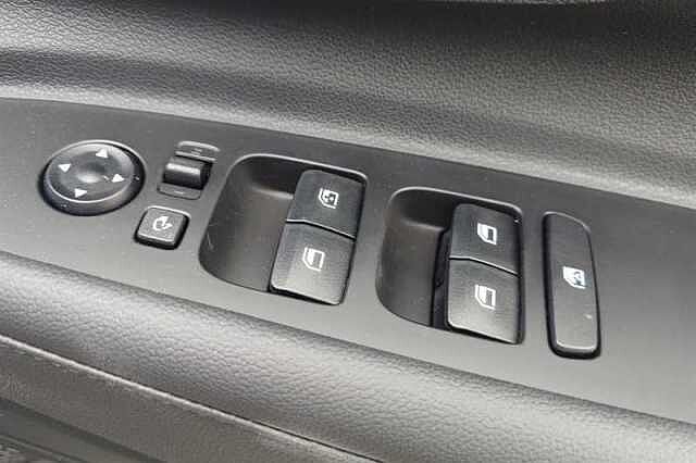 Hyundai BAYON 1.0 T-GDi Black Line SUV 5dr Petrol DCT Euro 6 (s/s) (90 ps)