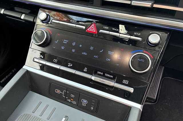 Hyundai SANTA FE 1.6 T-GDi 13.8kWh Premium SUV 5dr Petrol Plug-in Hybrid Auto 4WD Euro 6 (s/s) (7 White
