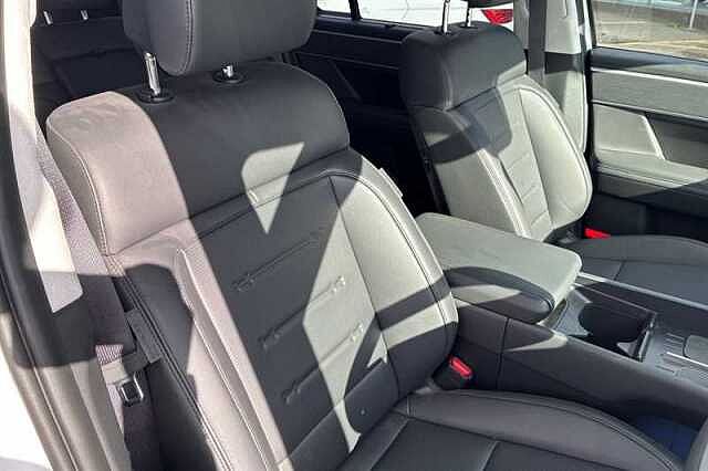 Hyundai SANTA FE 1.6 T-GDi 13.8kWh Premium SUV 5dr Petrol Plug-in Hybrid Auto 4WD Euro 6 (s/s) (7 White