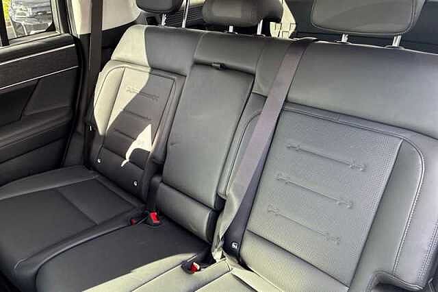 Hyundai SANTA FE 1.6 T-GDi 13.8kWh Premium SUV 5dr Petrol Plug-in Hybrid Auto 4WD Euro 6 (s/s) (7 White
