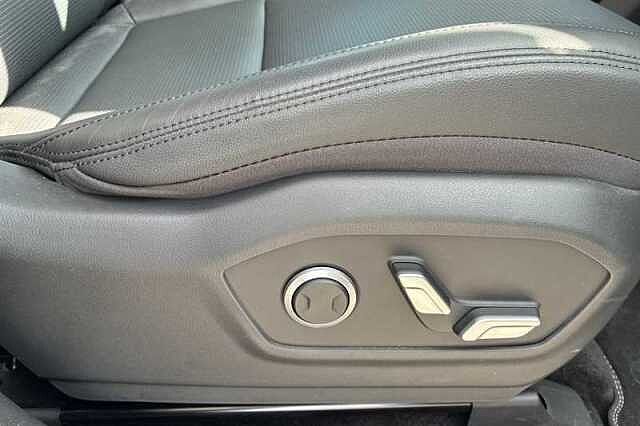 Hyundai SANTA FE 1.6 T-GDi 13.8kWh Premium SUV 5dr Petrol Plug-in Hybrid Auto 4WD Euro 6 (s/s) (7 White