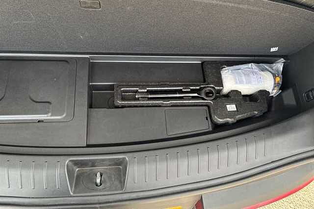 Hyundai SANTA FE 1.6 T-GDi 13.8kWh Premium SUV 5dr Petrol Plug-in Hybrid Auto 4WD Euro 6 (s/s) (7 White