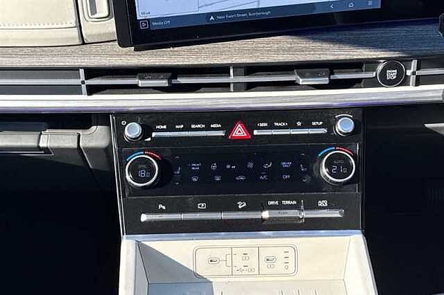 Hyundai SANTA FE 1.6 h T-GDi Premium SUV 5dr Petrol Hybrid Auto 4WD Euro 6 (s/s) (7Seat) (215 ps) Green