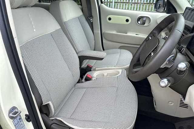 Hyundai INSTER Long Range 49kWh 02 SUV 5dr Electric Auto (115 ps) Yellow