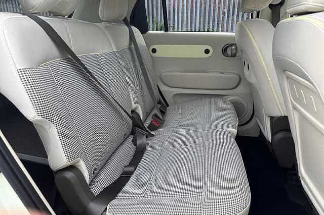 Hyundai INSTER Long Range 49kWh 02 SUV 5dr Electric Auto (115 ps) Yellow