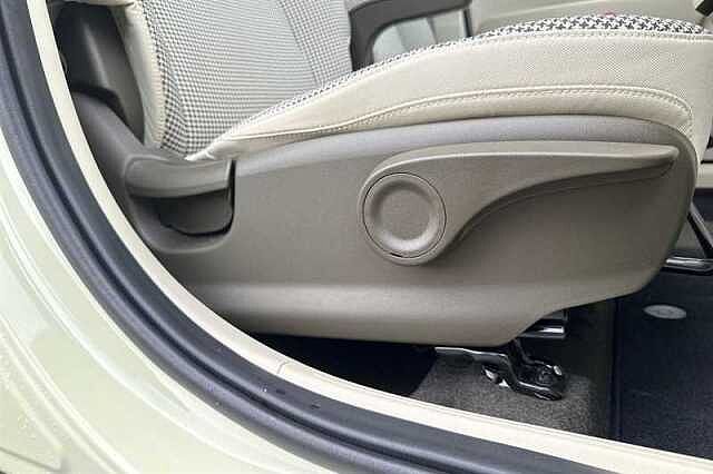 Hyundai INSTER Long Range 49kWh 02 SUV 5dr Electric Auto (115 ps) Yellow