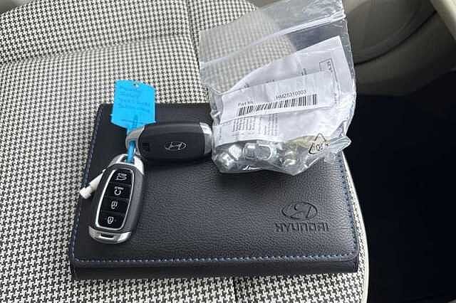 Hyundai INSTER Long Range 49kWh 02 SUV 5dr Electric Auto (115 ps) Yellow