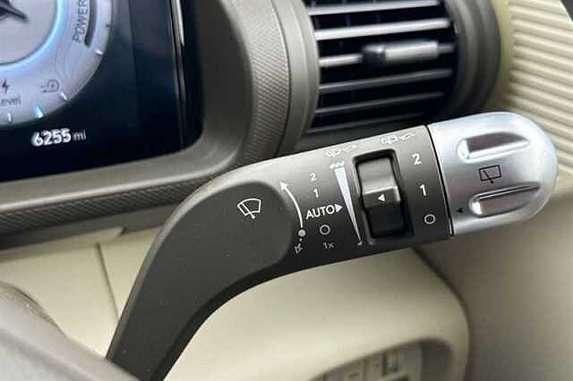 Hyundai INSTER Long Range 49kWh 02 SUV 5dr Electric Auto (115 ps) Yellow