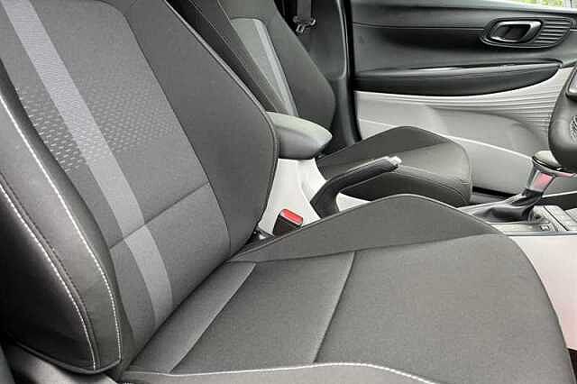 Hyundai I20 1.0 T-GDi Tech Line Hatchback 5dr Petrol DCT Euro 6 (s/s) (90 ps) Black