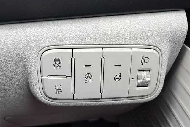 Hyundai I20 1.0 T-GDi Tech Line Hatchback 5dr Petrol DCT Euro 6 (s/s) (90 ps) Black