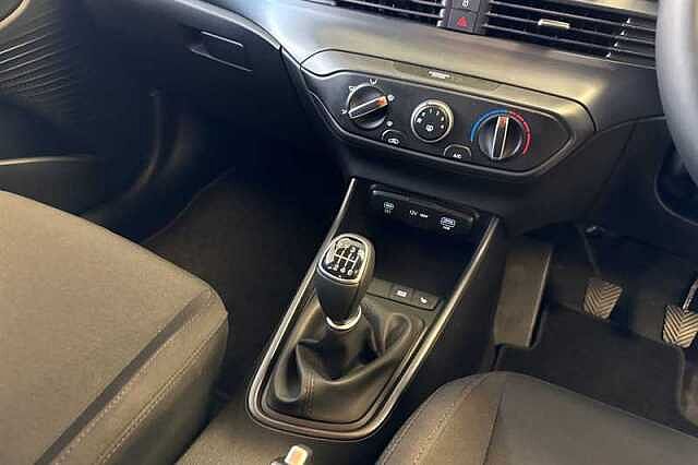 Hyundai I20 1.0 T-GDi Black Line Hatchback 5dr Petrol Manual Euro 6 (s/s) (90 ps) White