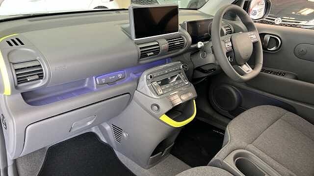 Hyundai INSTER 85kW Cross 49kWh 5dr Auto Abyss Black