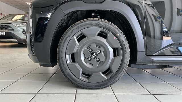 Hyundai INSTER 85kW Cross 49kWh 5dr Auto Abyss Black