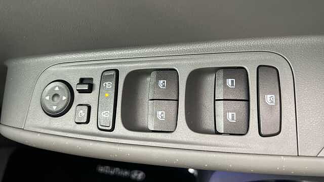 Hyundai INSTER 85kW Cross 49kWh 5dr Auto Abyss Black