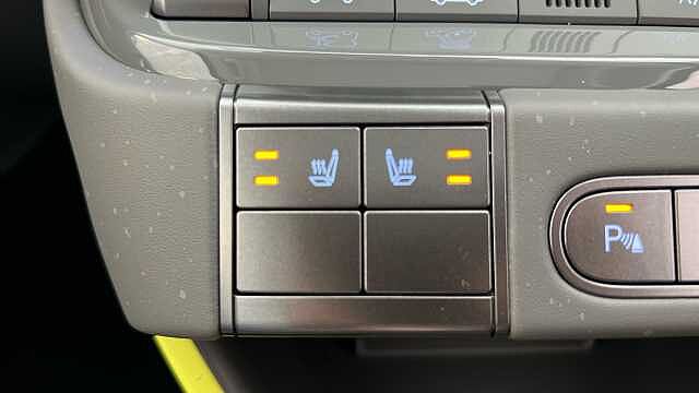 Hyundai INSTER 85kW Cross 49kWh 5dr Auto Abyss Black