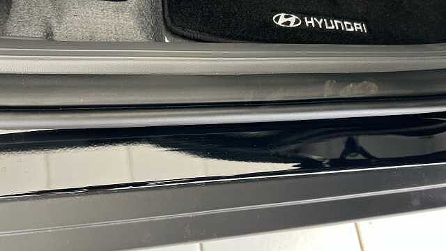Hyundai INSTER 85kW Cross 49kWh 5dr Auto Abyss Black