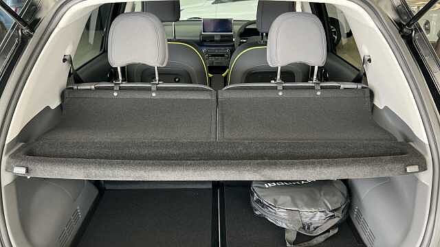 Hyundai INSTER 85kW Cross 49kWh 5dr Auto Abyss Black