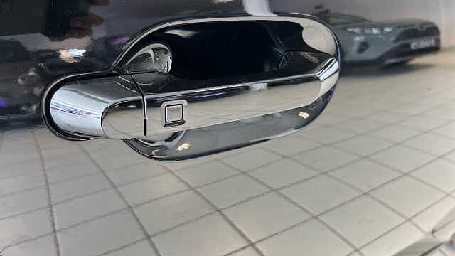 Hyundai INSTER 85kW Cross 49kWh 5dr Auto Abyss Black
