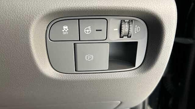 Hyundai INSTER 85kW Cross 49kWh 5dr Auto Abyss Black