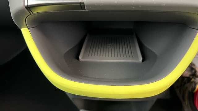 Hyundai INSTER 85kW Cross 49kWh 5dr Auto Abyss Black