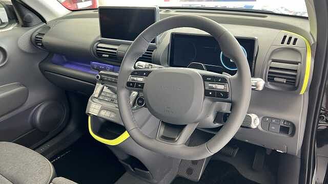 Hyundai INSTER 85kW Cross 49kWh 5dr Auto Abyss Black
