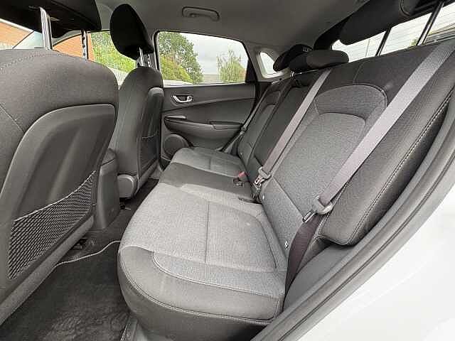 Hyundai KONA Premium Electric 64kWh EV (204ps) Atlas White