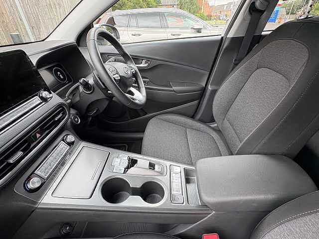 Hyundai KONA Premium Electric 64kWh EV (204ps) Atlas White
