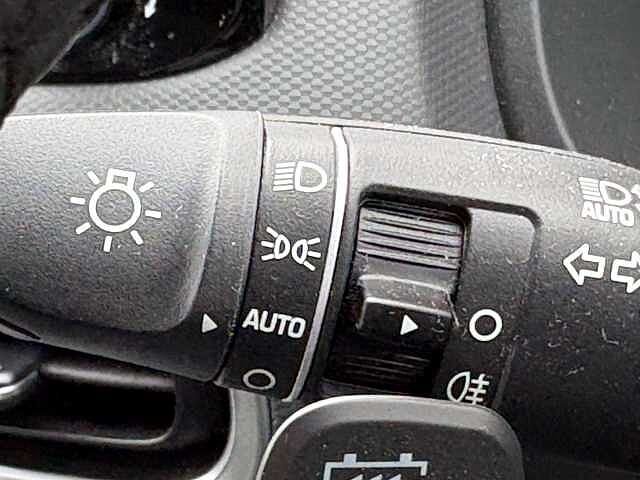 Hyundai KONA Premium Electric 64kWh EV (204ps) Atlas White