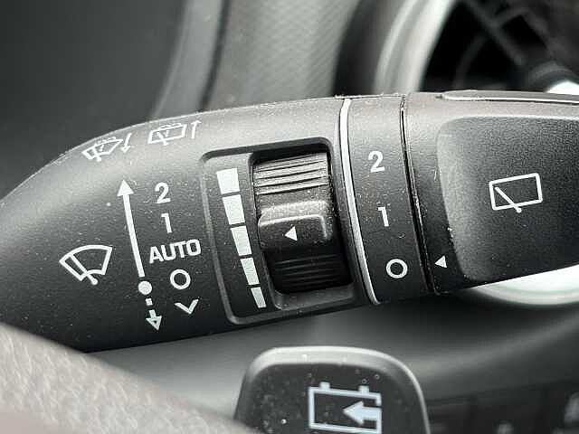 Hyundai KONA Premium Electric 64kWh EV (204ps) Atlas White