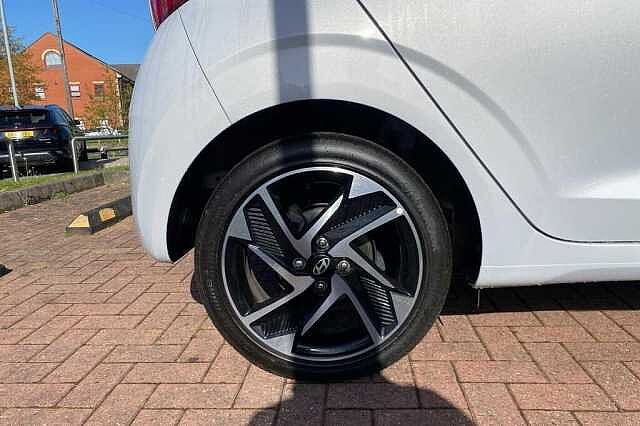 Hyundai i10 Premium [Nav] 1.2 MPi (79ps)