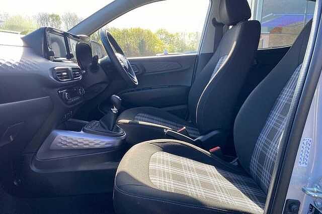 Hyundai i10 Premium [Nav] 1.2 MPi (79ps)