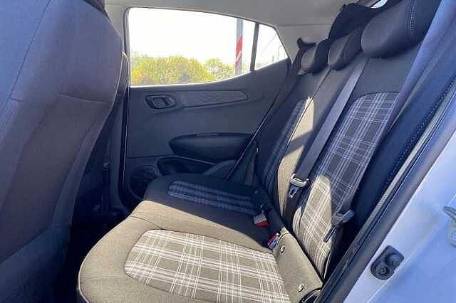 Hyundai i10 Premium [Nav] 1.2 MPi (79ps)