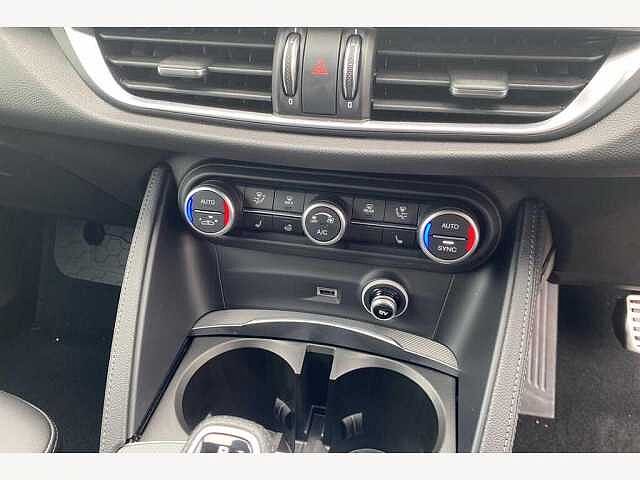 Alfa Romeo Stelvio Veloce 2.2 JDTm AWD (210ps)