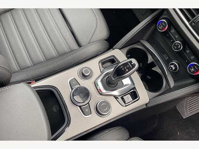 Alfa Romeo Stelvio Veloce 2.2 JDTm AWD (210ps)