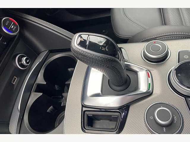 Alfa Romeo Stelvio Veloce 2.2 JDTm AWD (210ps)