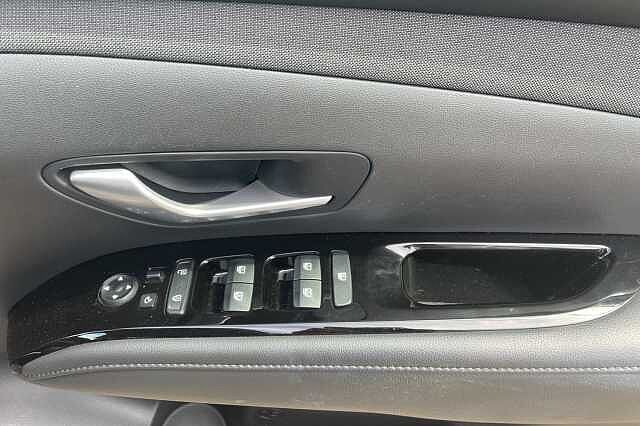 Hyundai TUCSON Premium Plug-in Hybrid 1.6 T-GDi PHEV 4WD (265ps)