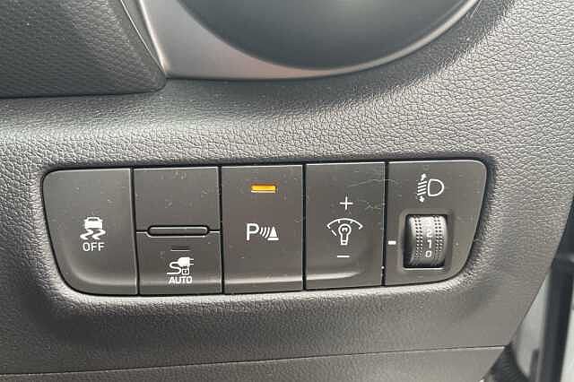 Hyundai KONA Premium Electric 64kWh EV (204ps) Atlas White